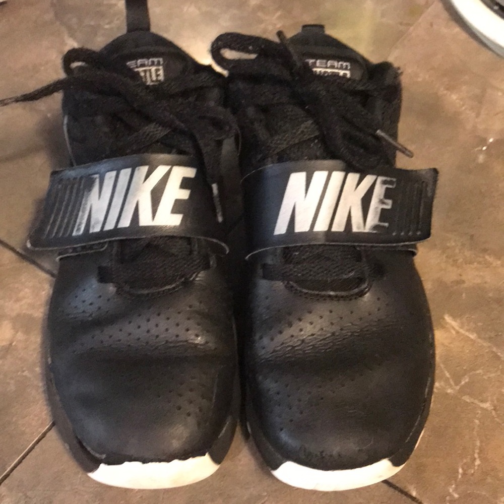 Nike Team Hustle D8, boys size 3